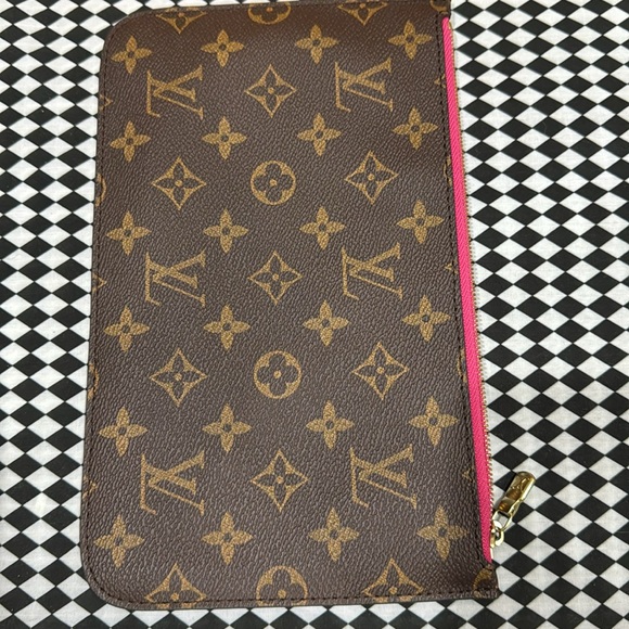 Louis Vuitton Pouch Cherry - Picture 4 of 9